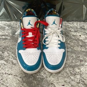 jordan one lows blue and white. material patent leather.